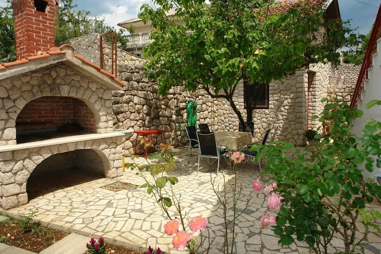 Apartments Nikolina Novi Vinodolski