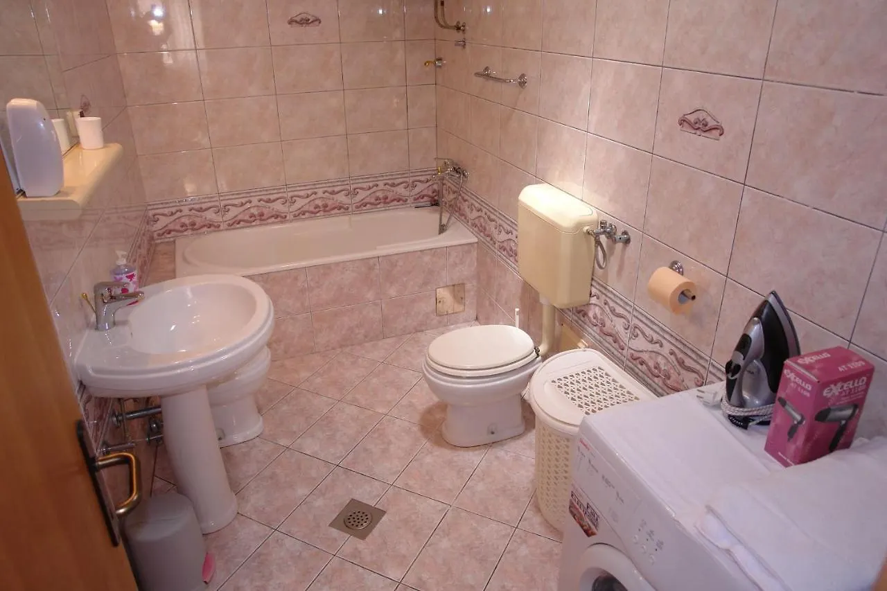 Apartments Nikolina Novi Vinodolski 0*,  Chorvatsko