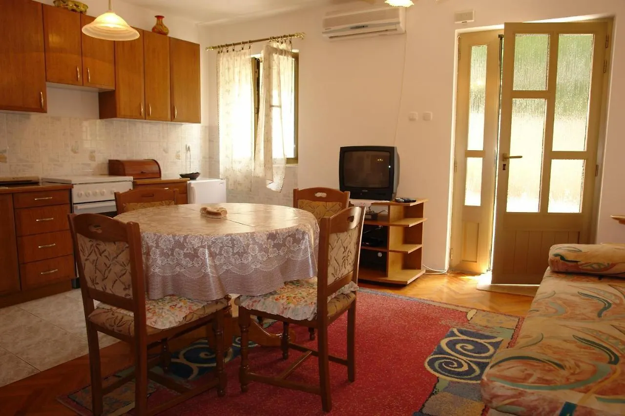 Apartments Nikolina Novi Vinodolski 0*,